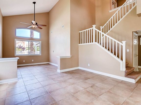 4th image of 1420 Country Hollow Dr