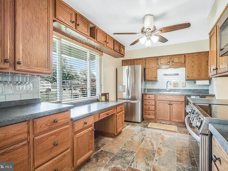 7030 Donna Cir — Photo 6