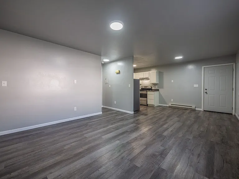 1104 N Walnut St — Photo 6