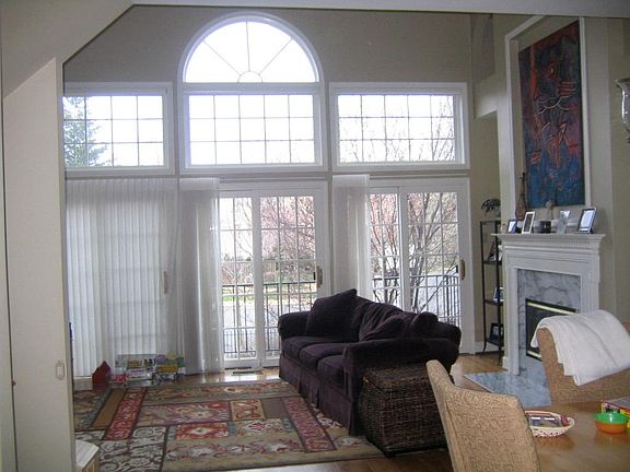 4th image of 3842 Charles Ave
