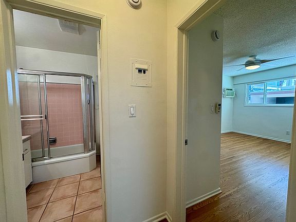 4th image of 122 N Croft Ave APT 4