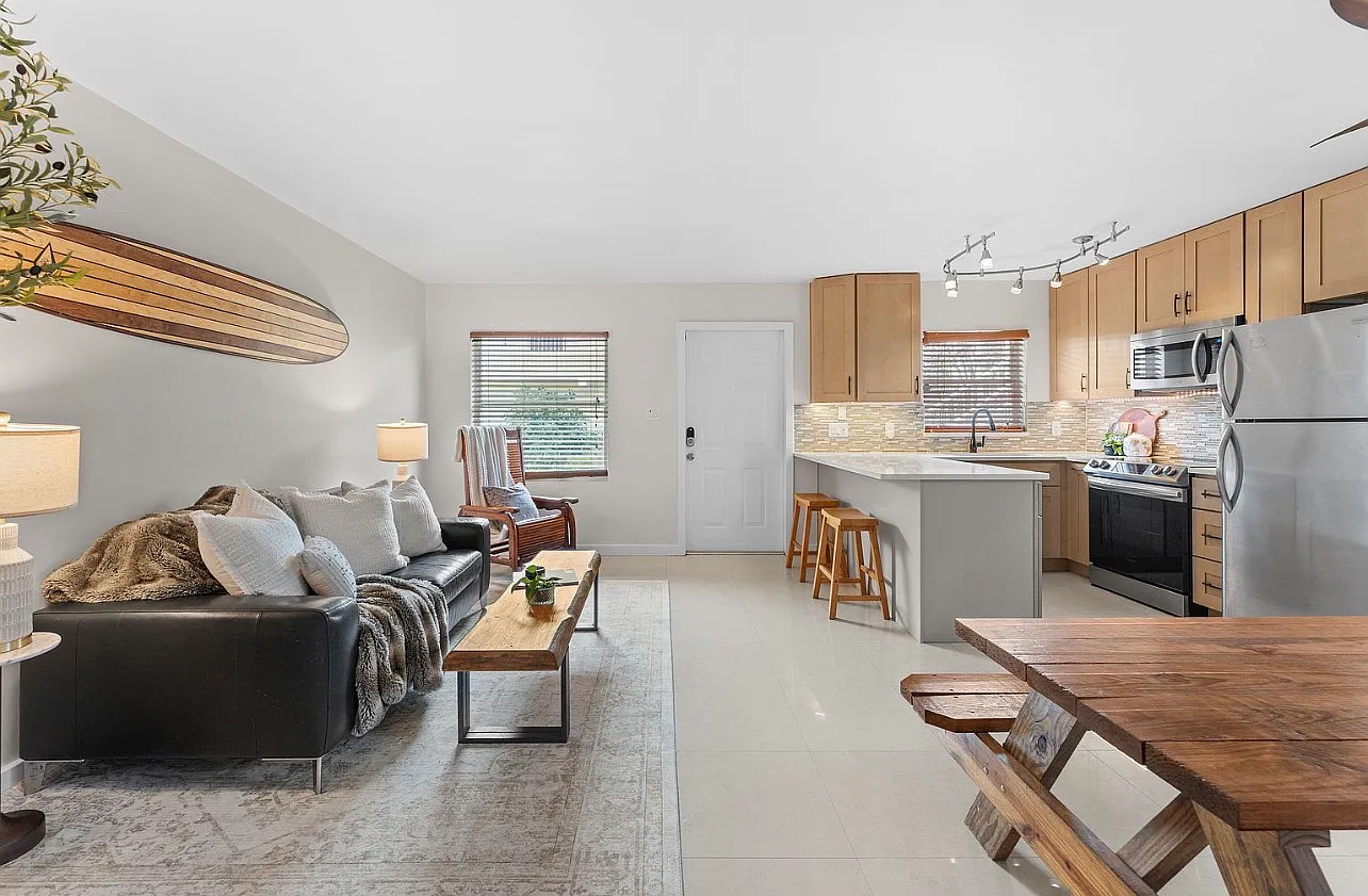 130 Roosevelt Ave — Photo 1