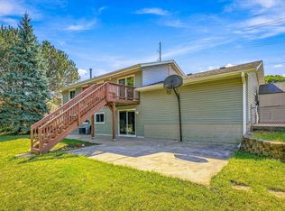 1721 Deerwood Dr, Eagan, MN 55122