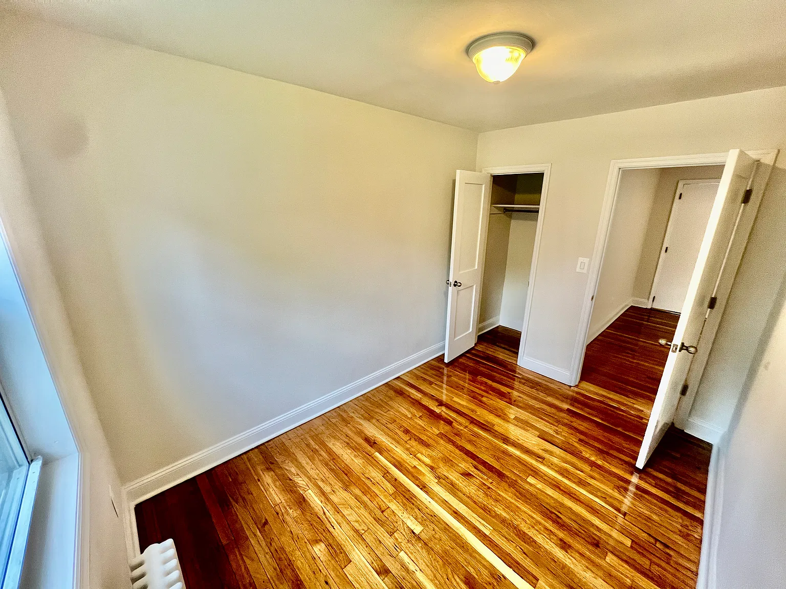 3 bed, 975 sqft, $3,249 — Photo 2