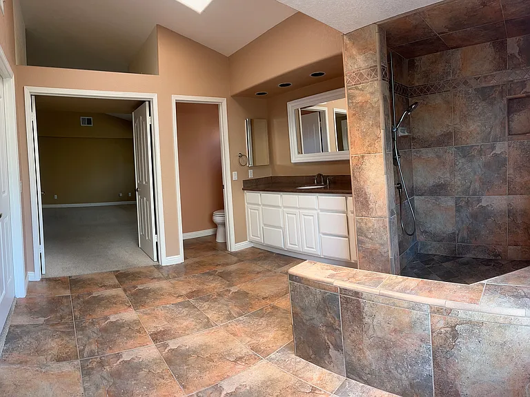 2211 Rhonda St — Photo 12