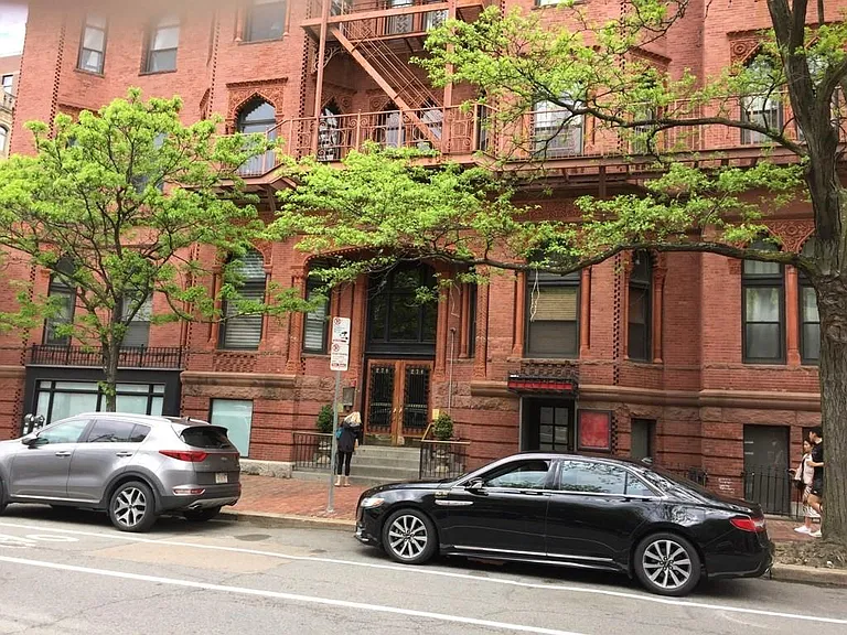 271 Dartmouth St #1A — Photo 9