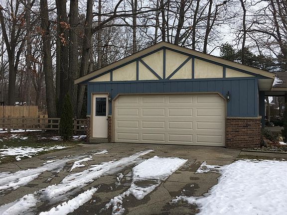 Attached 2 Stall Garage