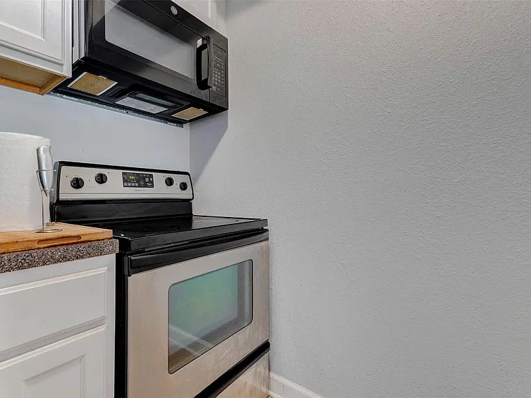 4515 Briar Hollow Pl #215 — Photo 9