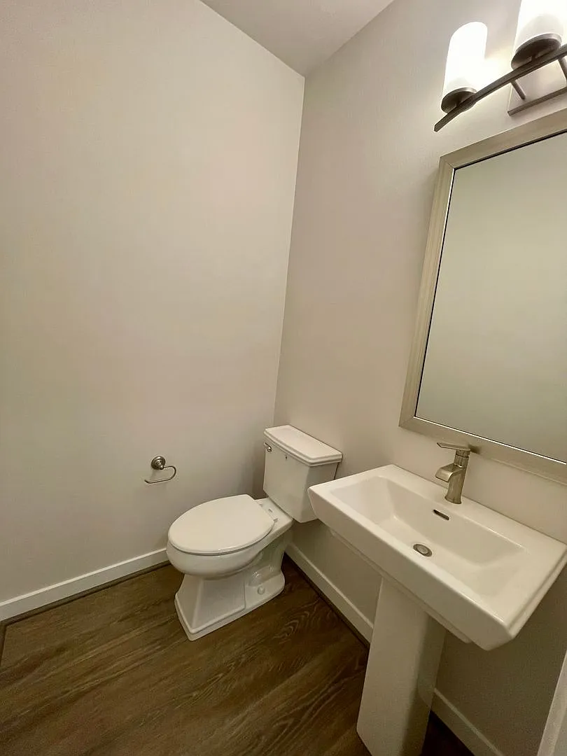 Like-New Beardslee Townhouse... — Photo 4