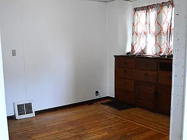 525 Owen St — Photo 12