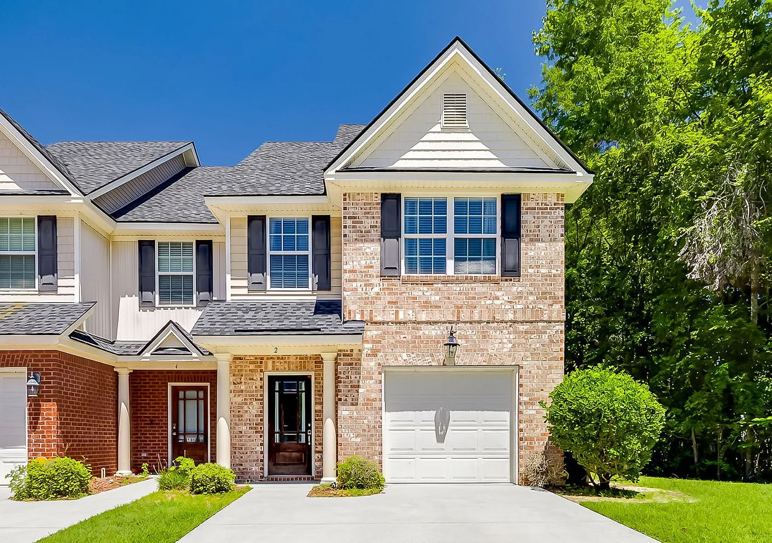 3-Bedroom End-Unit Townhome in Gated Weslyn Park — Photo 1