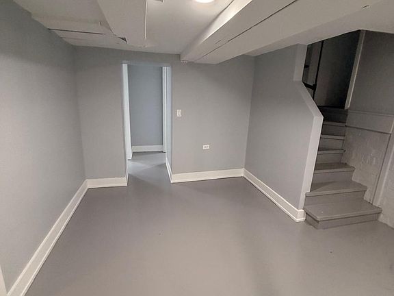 4th image of 10518 S Avenue G