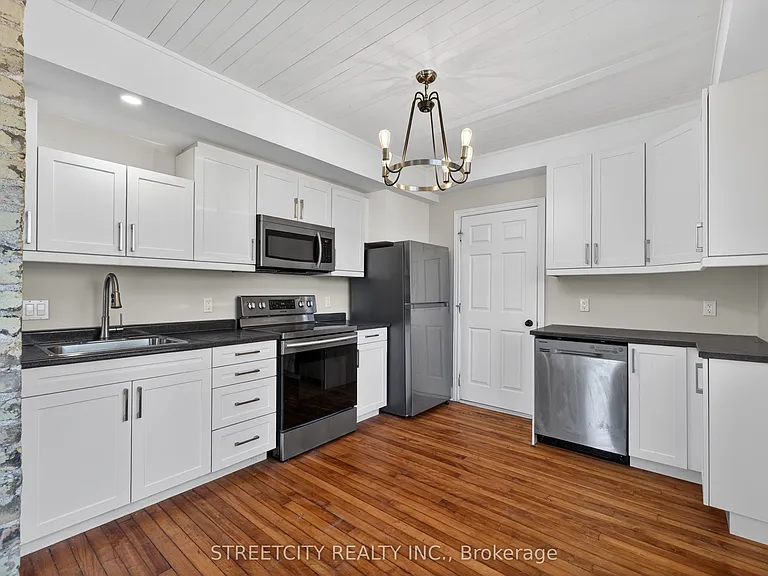 1055 Commissioners Rd E — Photo 12