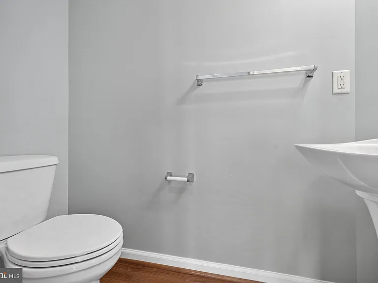 9036 Woodpecker Ct — Photo 15