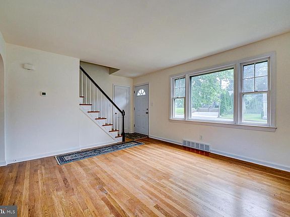 2nd image of 708 Nathan Hale Ave