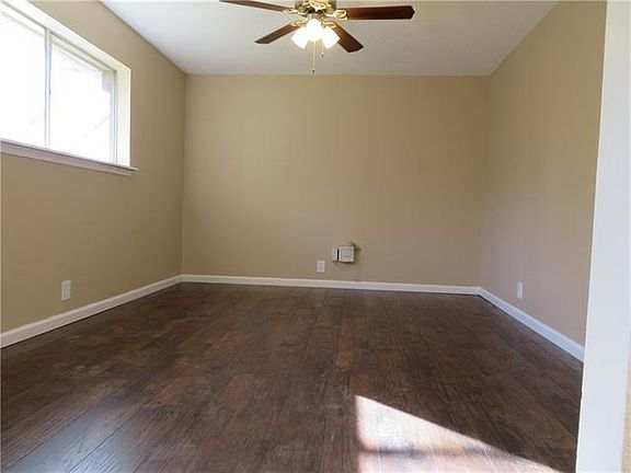 5th image of 2423 Emerson Ln