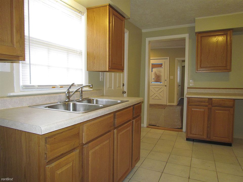 1st image of 915 4th St NW