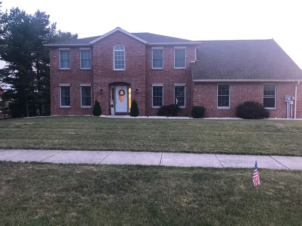 1645 Majestic Dr, Chambersburg, PA 17202