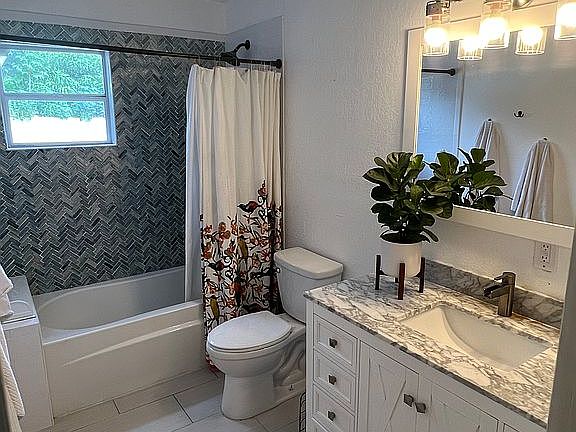 5th image of 6801 N Clearview Ave