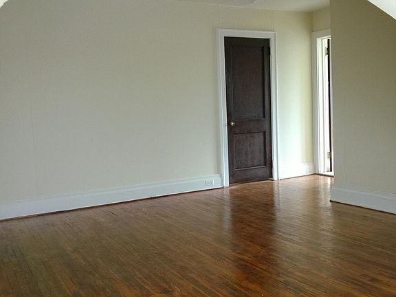 4th image of 734 Ashland Ave #3