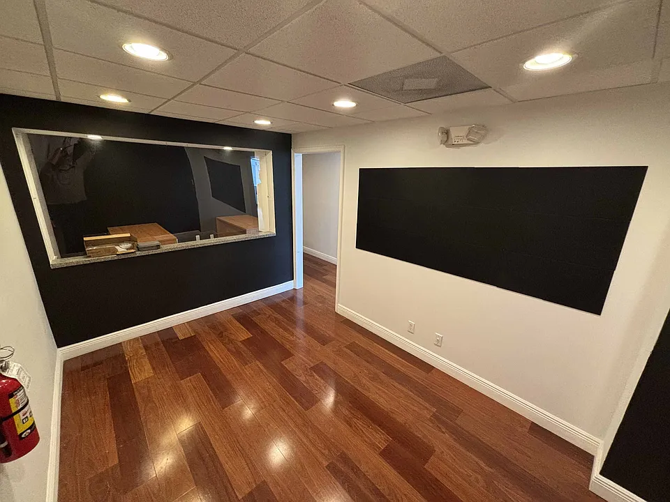 2727 E Oakland Park Blvd #305