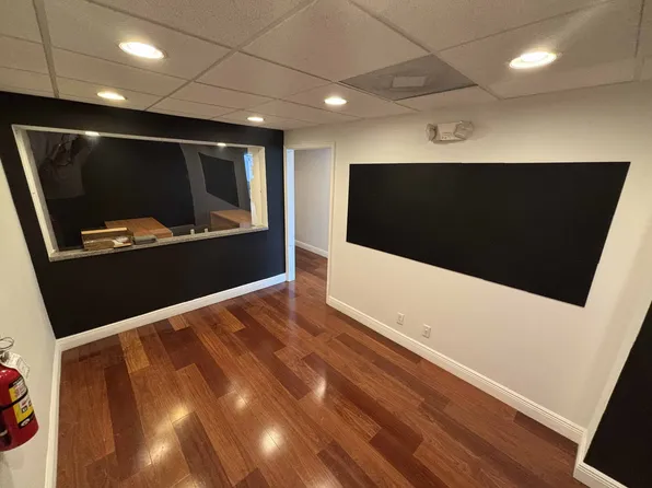 2727 E Oakland Park Blvd, Fort Lauderdale, FL