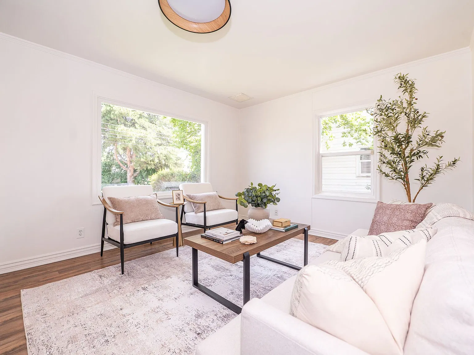 Beautifully Remodeled 3-Bedroom Home For Rent In Murray! — Photo 2