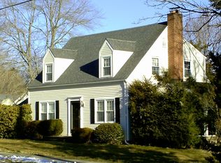 27 Ingleside Dr, Hamden, CT 06514