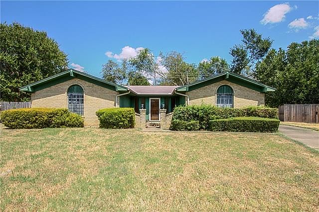 1st image of 812 Patricia Ln