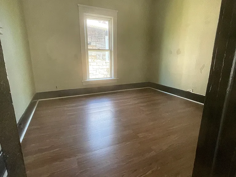 620 Hess Ave — Photo 8