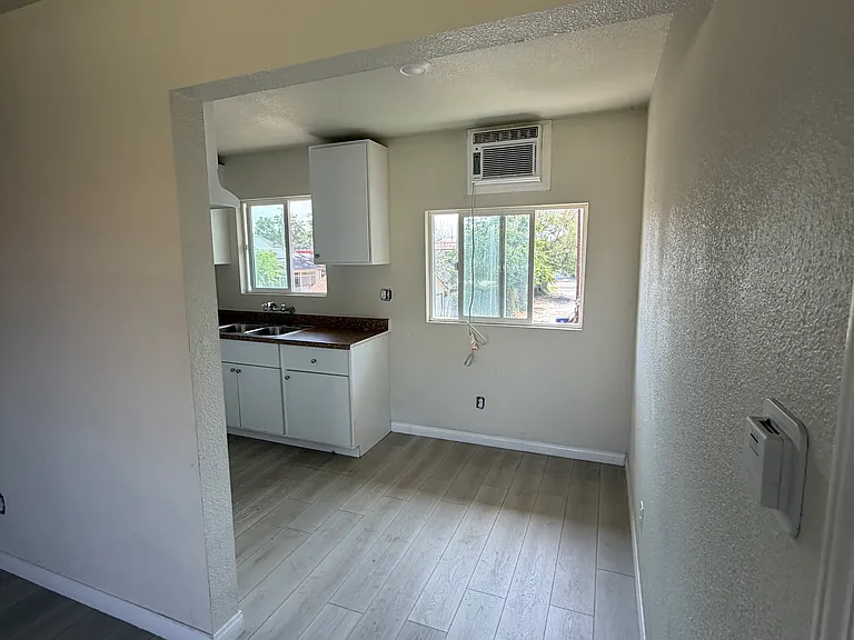 345 W 8th St — Photo 16