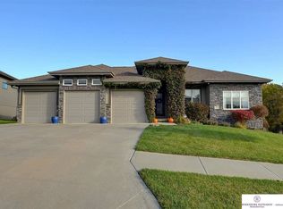 20618 Pine St, Elkhorn, NE 68022