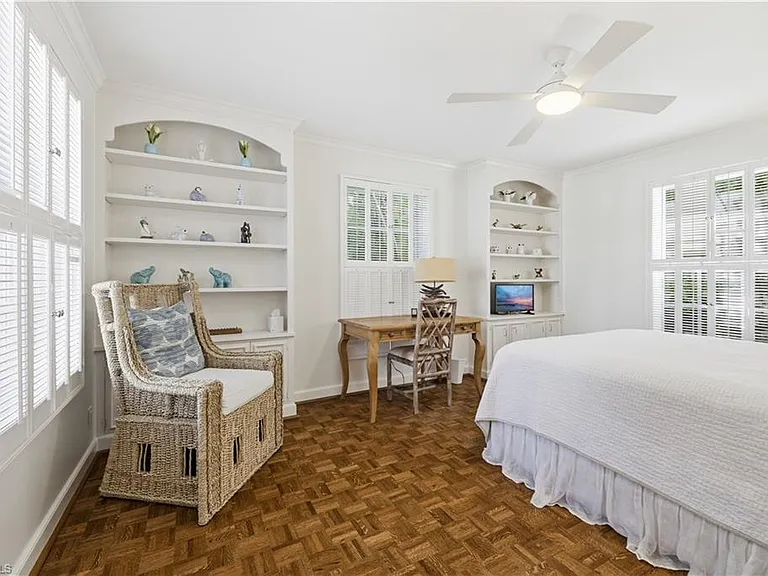 2700 Lantern Ln — Photo 6
