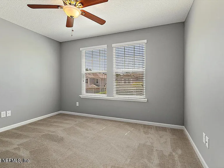 526 Richmond Dr — Photo 14