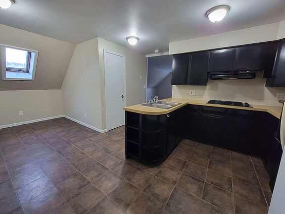 5th image of 35 Crane St #2