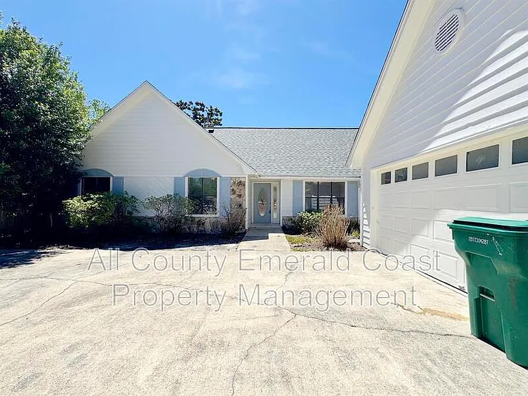 710 Swan Ln — Photo 5