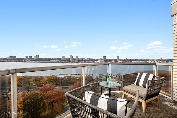 Sold by Corcoran | media 24