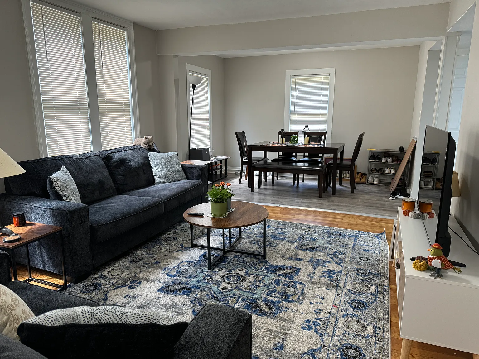7 bed, 2856 sqft, $5,740 — Photo 2