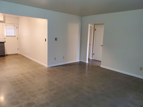 4th image of 3403-3427 SE Madison St #3403