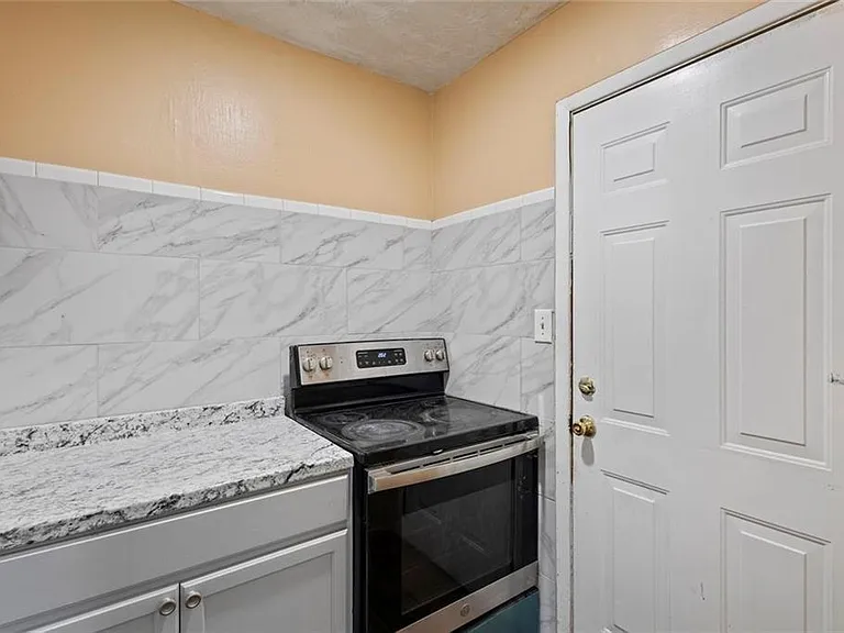 1201 Shoreham Dr — Photo 10