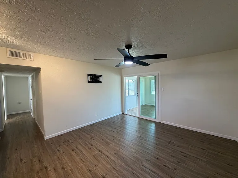 1512 Clancy Dr NE — Photo 5