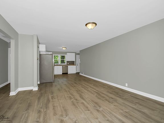 3rd image of 691 Bishop Ct