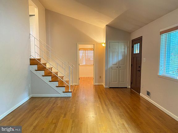 3rd image of 10307 Forest Ave