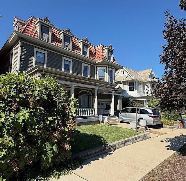 1st image of 207 E Wheeling St
