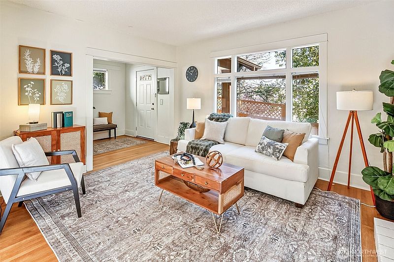 4th image of 4743 5th Avenue NE