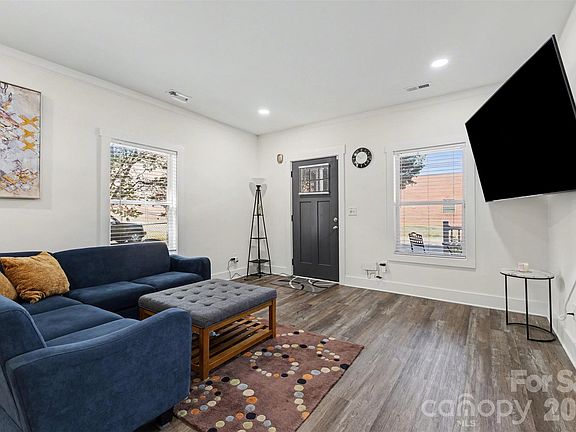 3rd image of 506 Grover St