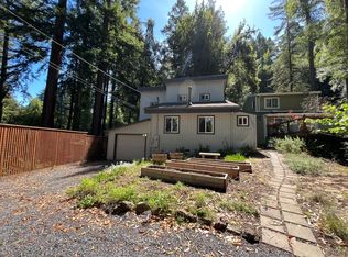 11001 Ogburn Ln, Forestville, CA 95436