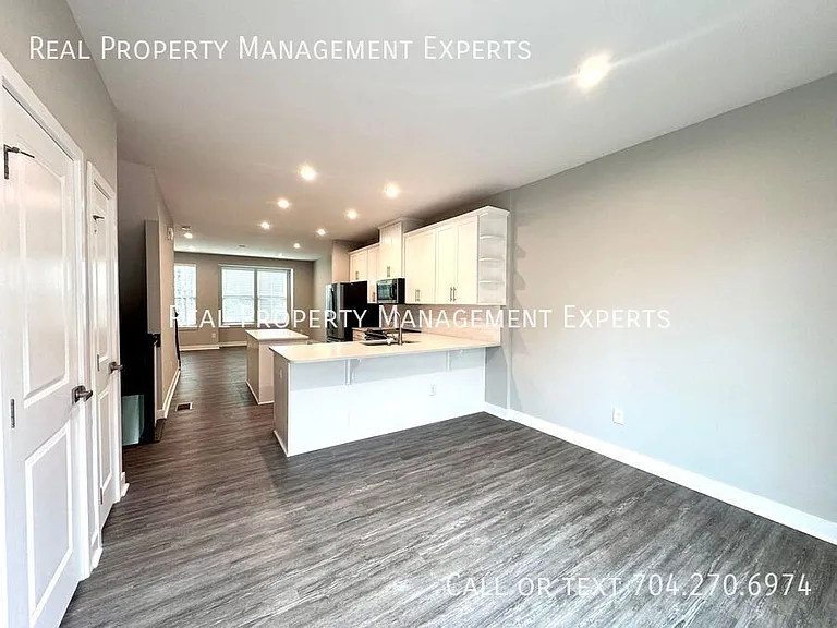 528 Billingsley Rd — Photo 10