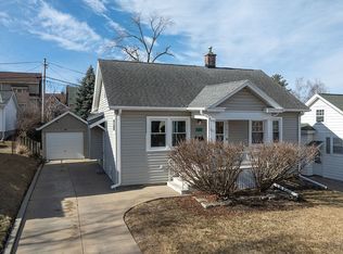 409 Longwood Dr NE, Cedar Rapids, IA 52402