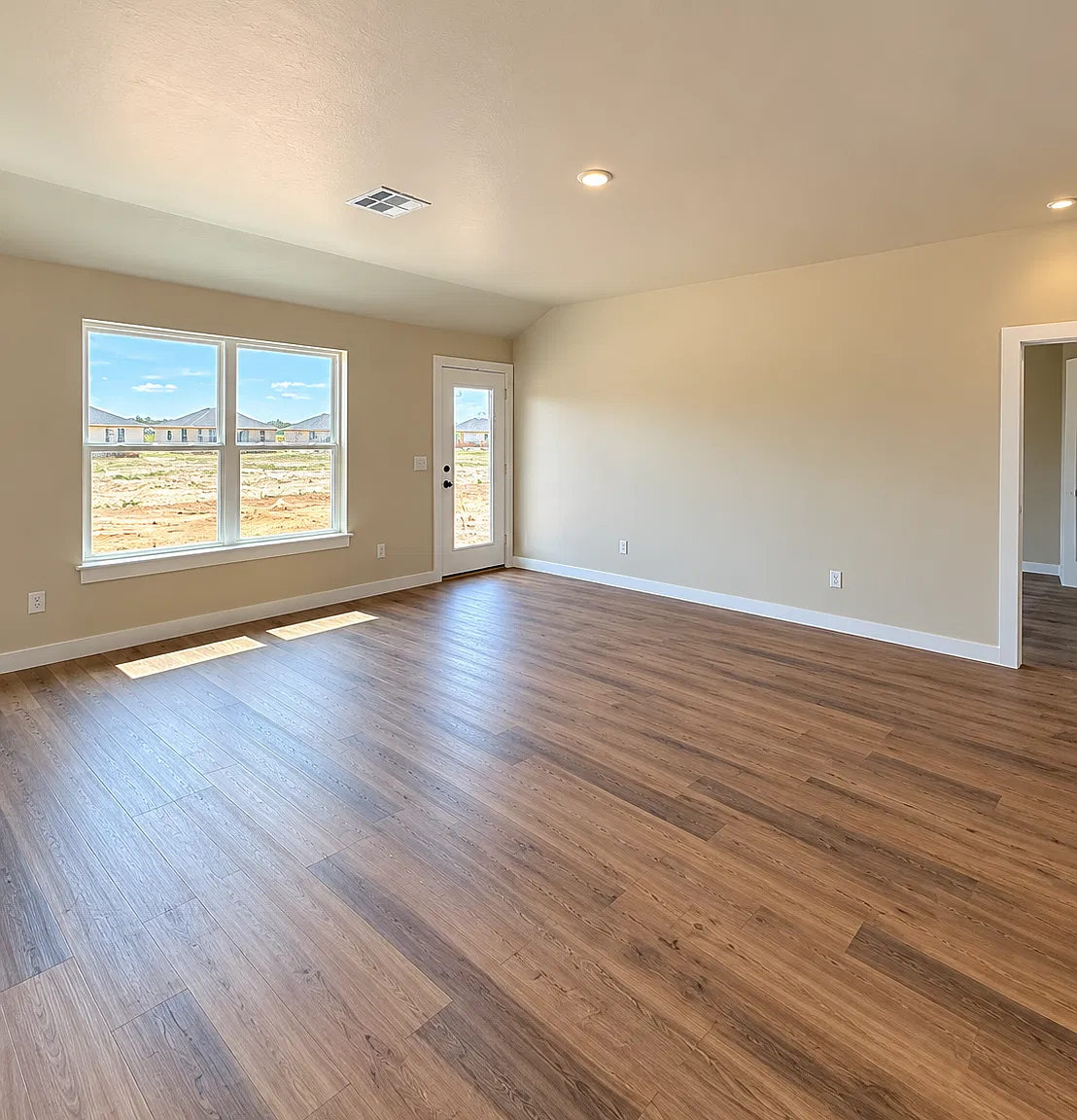 3 bed, 1200 sqft, $1,740 — Photo 3